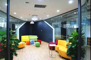 益田翰德学校室内一角