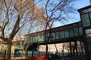 华油荣德小学学校过街桥