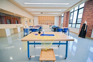 海南英雅盛彼德学校服装教室