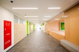 上海万科双语高中走廊