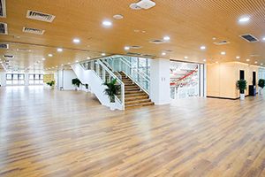 南京赫贤学校教学楼大厅