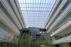 苏州山峰双语学校教学楼中庭