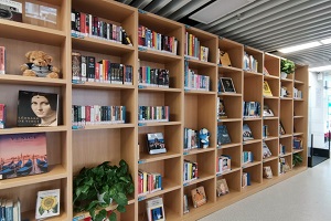 浦东万科学校高中部图书馆