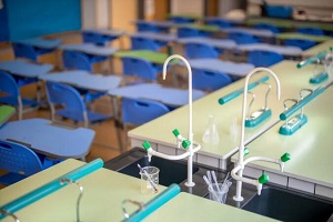 浦东万科学校高中部物理实验室