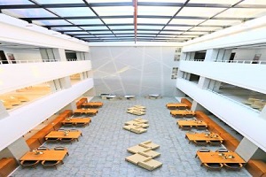 上海建桥国际高中阅览室