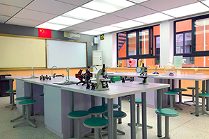 上海新虹桥中学实验室