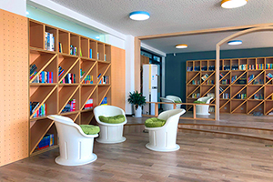 上海新虹桥中学图书馆