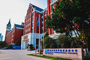 美伦国际高中校道