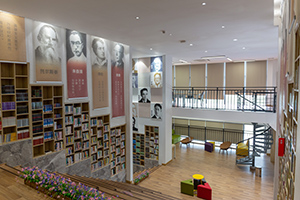 美伦国际高中图书馆