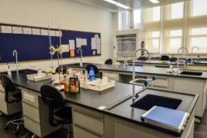 广州亚加达国际预科青藤学院科学实验室