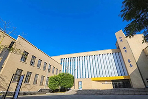 北京师范大学珠海分校附属外国语学校国际部校门口