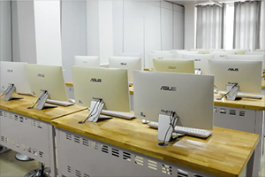 深圳市罗湖区华美外国语学校电脑室