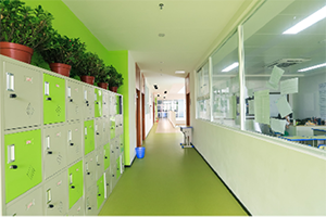 广州市香江中学国际部课室走廊