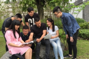 重庆市第十八中学国际部外教辅导学生