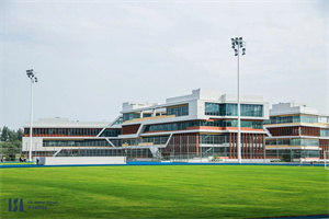 武汉爱莎学校校园操场