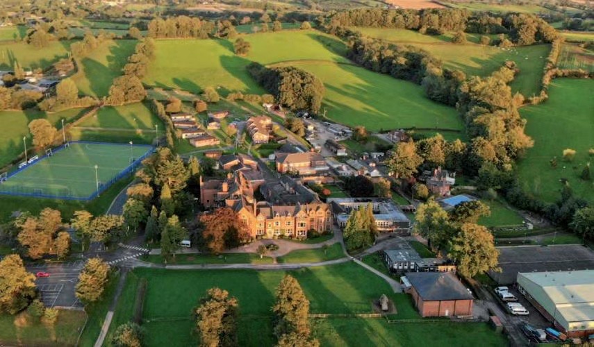 英国阿博茨霍尔姆学校